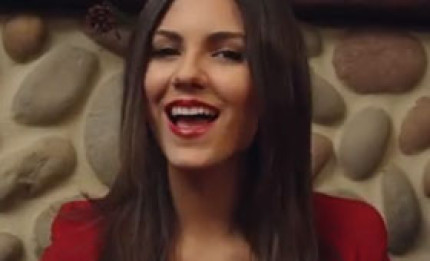 Holiday Medley – Victoria Justice & Max Schneider