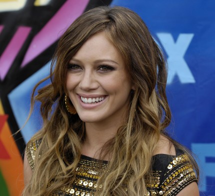 75058_hilary_duff_2007_teen_choice_awards_07_122_815lo