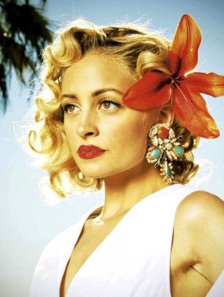 01SBceleb-Nicole-Richie-Harper-Bazaar-Red-Flower-778×1024