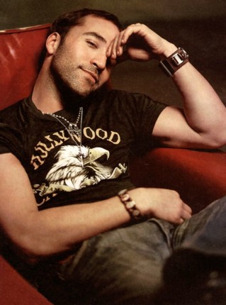 05LUSmensg-Jeremy Piven red chair