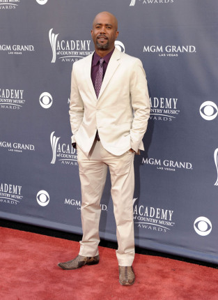 Darius_Rucker-ACM-2014-red-carpet