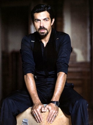 21LUSmensg-Favino closeup