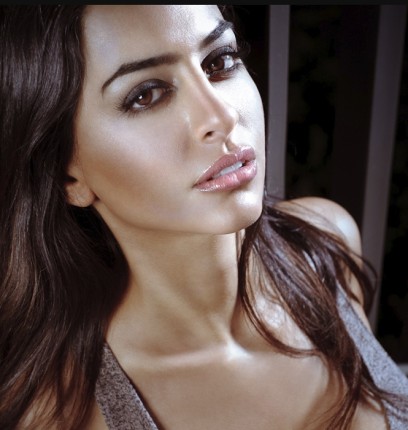 sm-b005-mona_parsa_4229_edit_sm